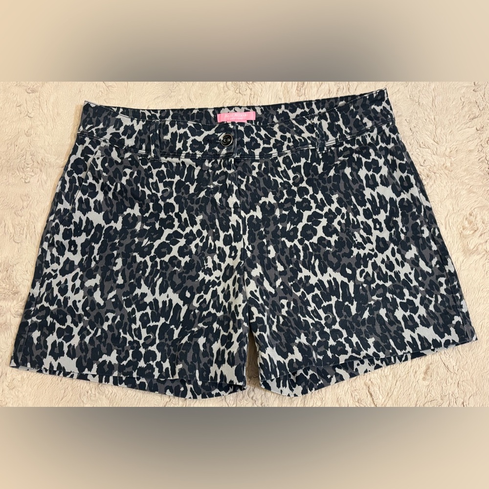 Leopard Print Women's Shorts in size 8 • Isaac Mizrahi